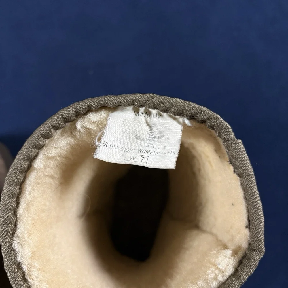 VTG UGG Size 7 Brown Suede Ultra Short #5225 Sheepskin Lined Rubber Sole Boots